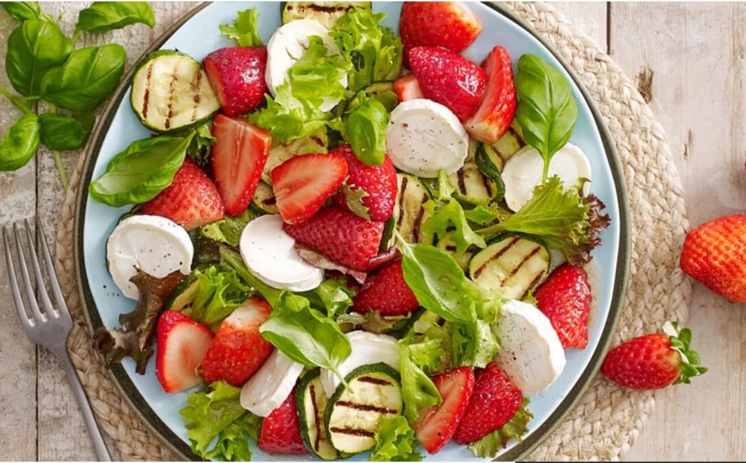 Salade geitenkaas-aardbeien