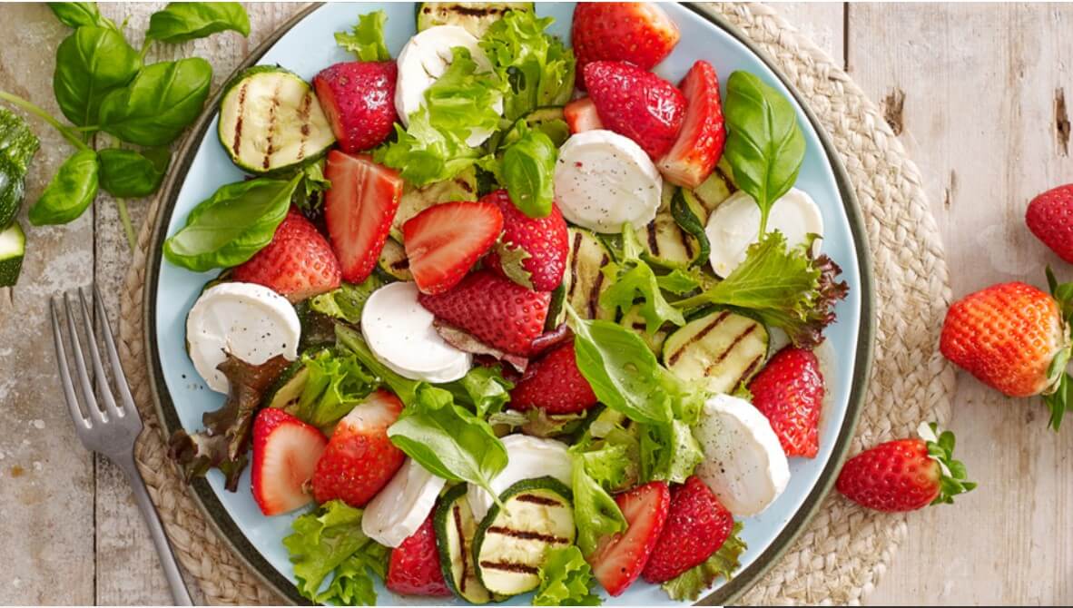 Salade-geitenkaas-aardbeien Geitenkaas met aardbeien salade recept