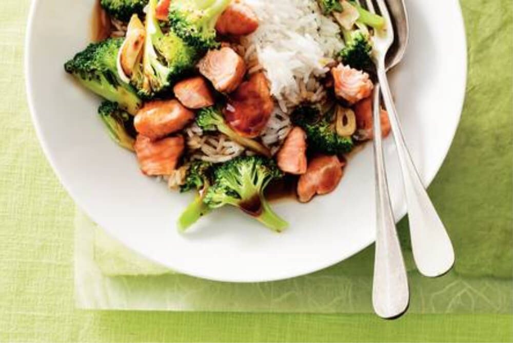 Broccoli met zalm en ketjap recept