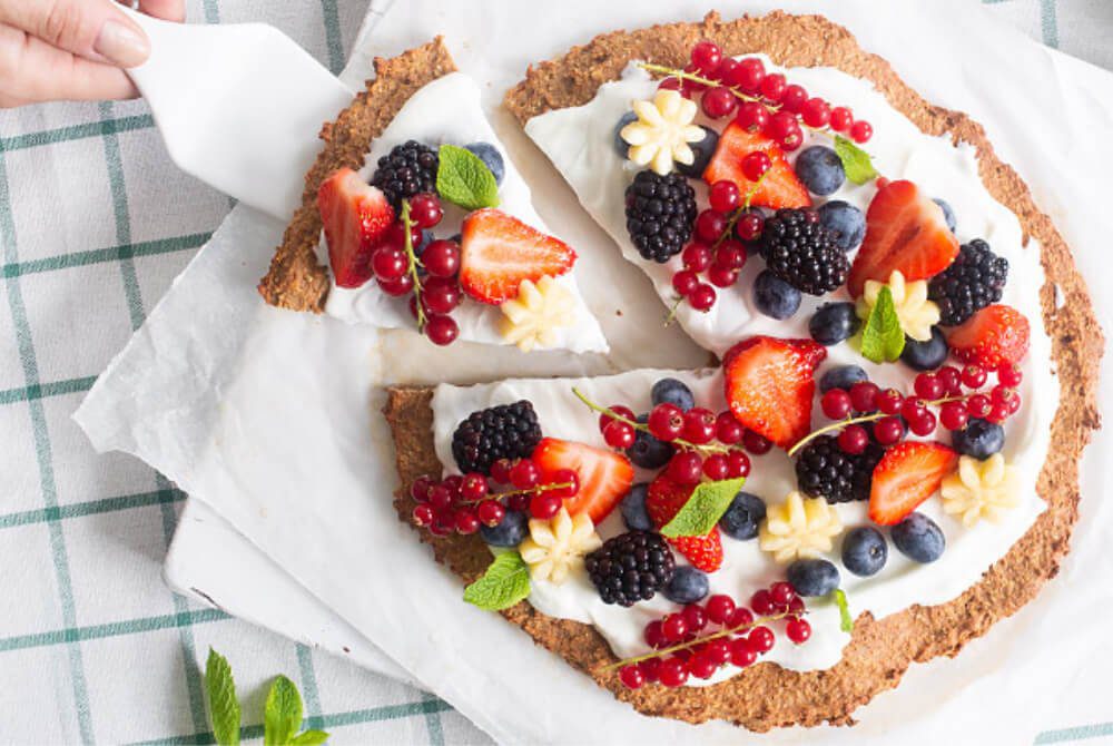 Gezonde fruit-ontbijtpizza